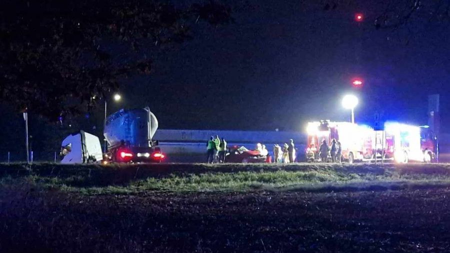 Podanin - dk11, śmiertelne zderzenie z cysterną (fot. Chodzieskie Służby Alarmowo)