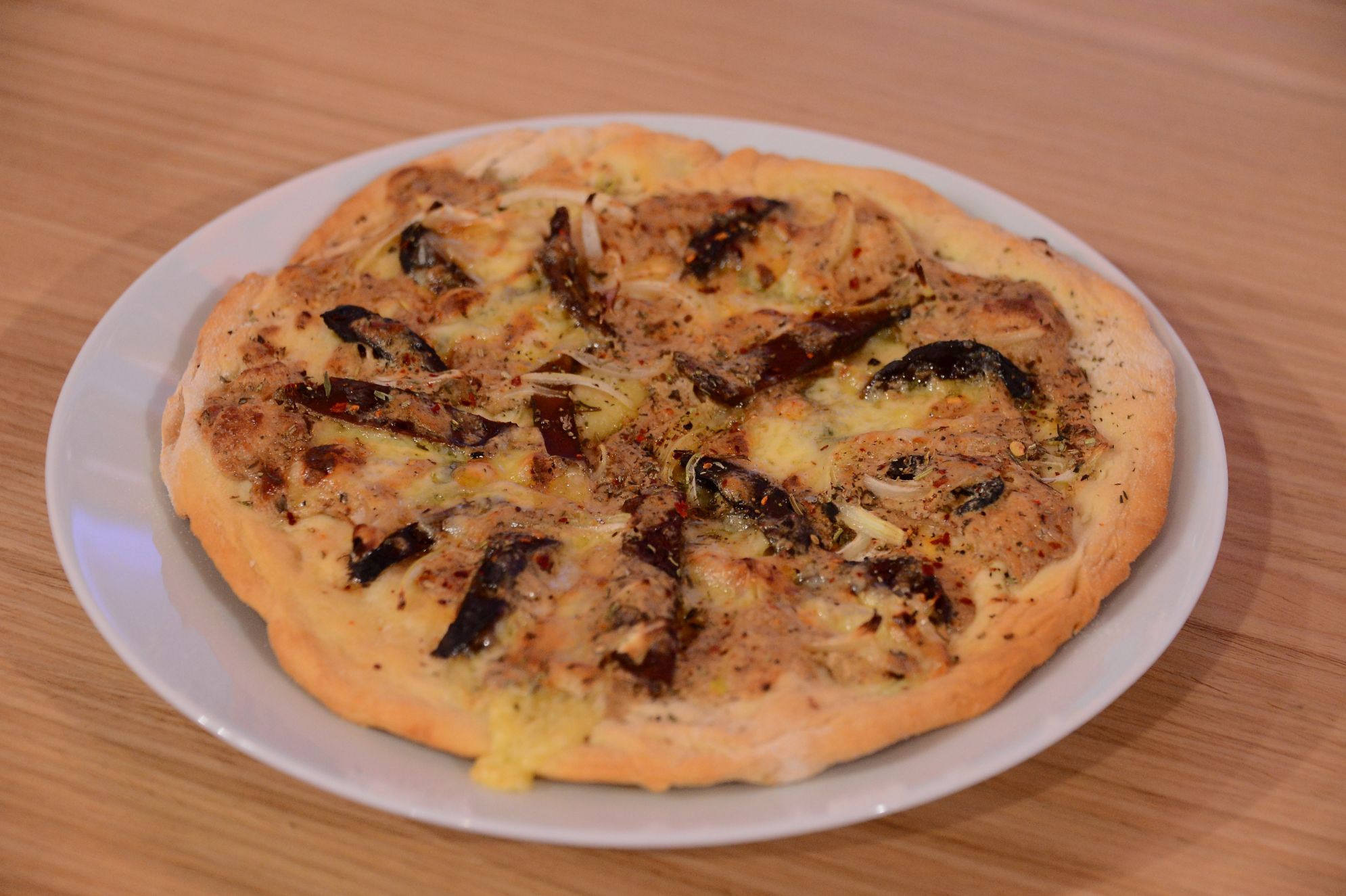 Monika Zamachowska z synem Tomkiem oraz jego przyjaciółkami przygotowywali zupę grzybową oraz pizzę z grzybami