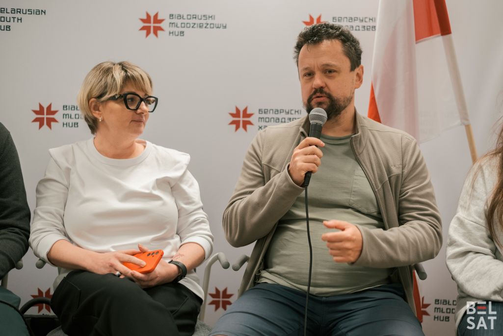 Вольга Зазулінская і Аляксей Лявончык. Прэс-канферэнцыя па тэме палітвязняў і дапамогі іх сем’яў. Варшава, Польшча. 9 лютага 2024 года. (Фота: Міра Ляселішская / Белсат)
