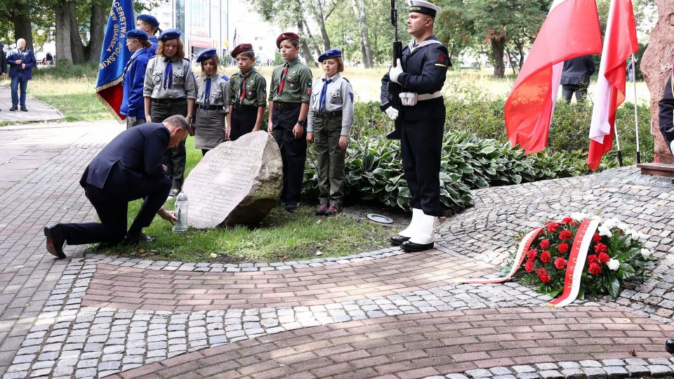 President pays tribute to Poles who died in Russian onslaught in 1939 - Vimarsana News