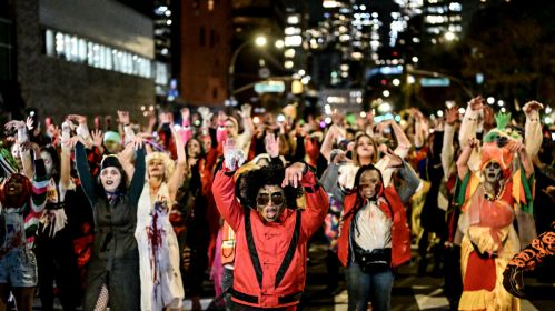 Гулякі ў розных касцюмах наведваюць штогадовы парад на Гэлаўін у Нью-Ёрку, ЗША. 31 кастрычніка 2023 года. Фота: Fatih Aktas / Anadolu Ahency / East News