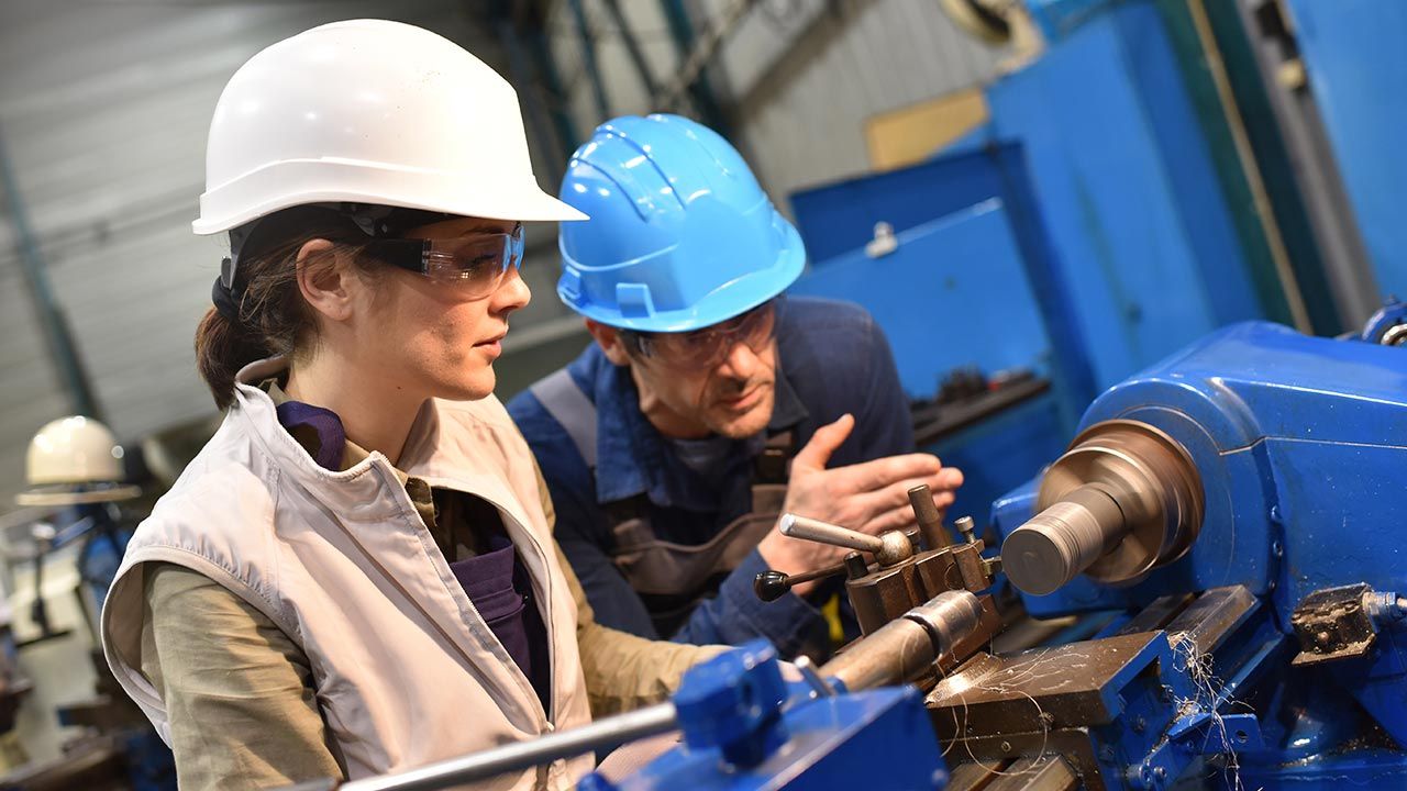 Takie same dane podało Ministerstwo Rozwoju, Pracy i Technologii (fot. Shutterstock/goodluz) Takie same dane podało Ministerstwo Rozwoju, Pracy i Technologii (fot. Shutterstock/goodluz)