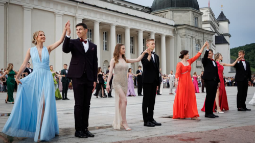 High-school students performing a traditional Polish dance to mark the end of the school year in Lithuania's capital. Photo: @PLinLithuania/X