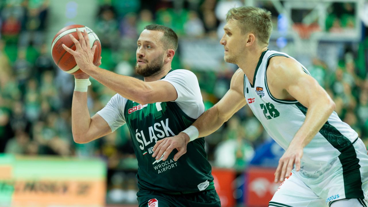 Marcel Ponitka (po lewej) w koszulce Śląska Wrocław (fot. Getty)