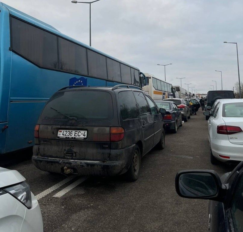 чарга на мяжы (Фота: 1pinsk.by)