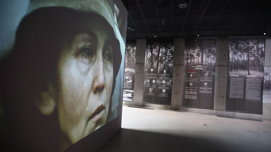 Wnętrze Muzeum-Miejsca Pamięci Palmiry w podwarszawskich Palmirach. Fot. PAP/Tomasz Gzell