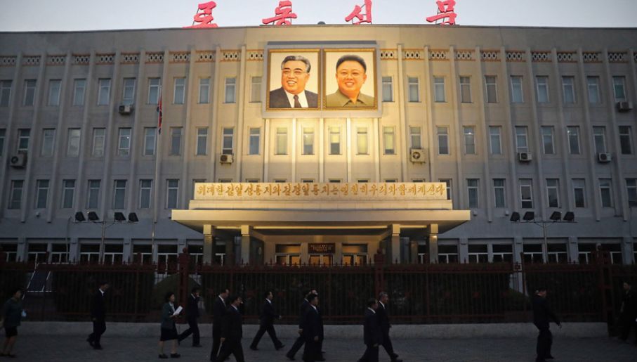 Mieszkańcy Korei Północnej są poddani totalnej indoktrynacji (fot. arch.PAP/ITAR-TASS/Alexander Demianchuk)