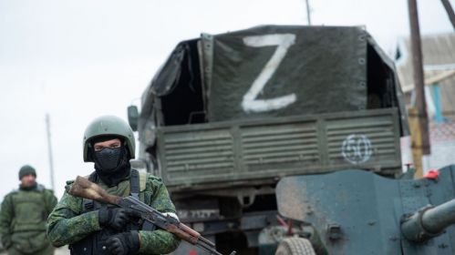 Расейскія вайскоўцы ў вёсцы Бугас Данецкай вобласці, Украіна. 1 сакавіка 2022 года. Фота: Белсат