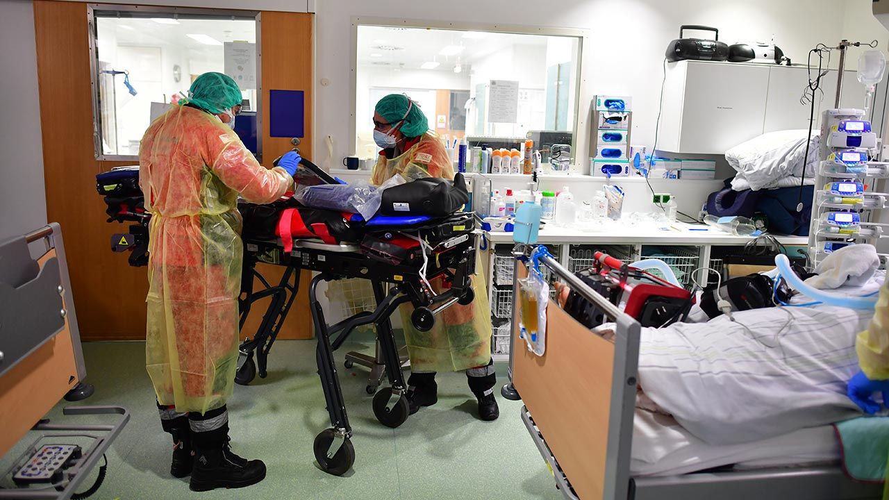 W ciągu ostatniej doby w Niemczech odnotowano 322 zgony związane z koronawirusem (fot. Alexander Koerner/Getty Images)