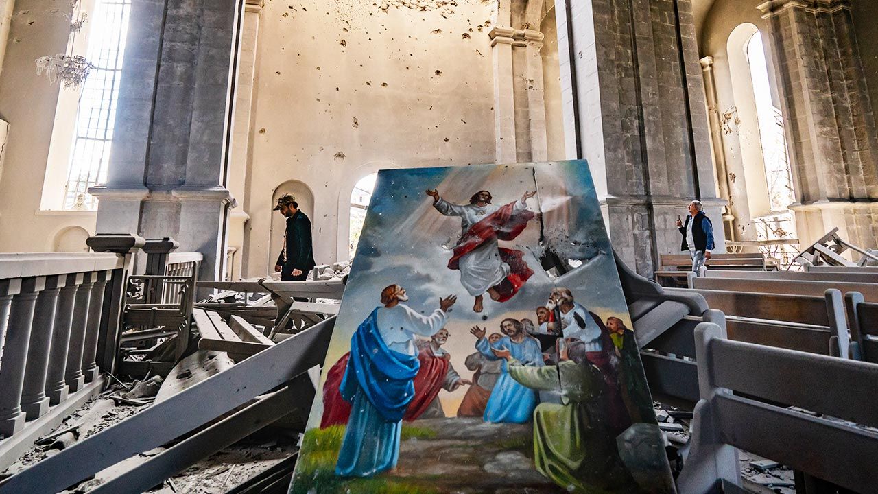 „Bezwzględność, przemoc, gwałty, plądrowanie domów, niszczenie kościołów” (fot. Celestino Arce/NurPhoto via Getty Images, zdjęcie ilustracyjne)