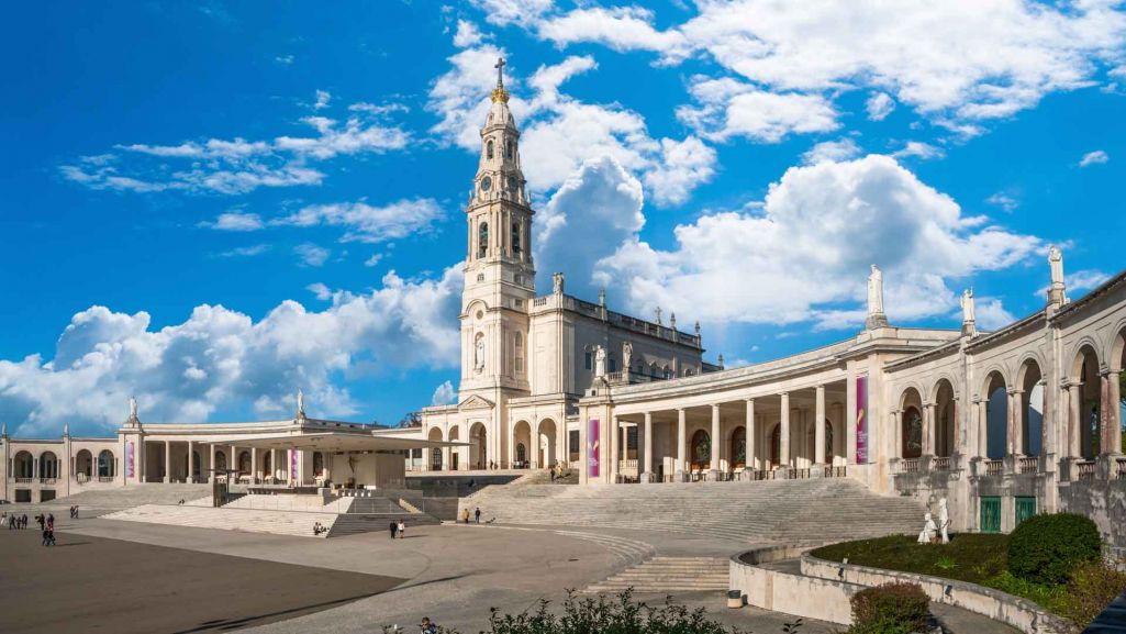 Fatima stała się światowym centrum pielgrzymkowym po objawieniach Matki Bożej, które miały miejsce w 1917 r. Fot. Ivo Antonie de Rooij/ Shutterstock