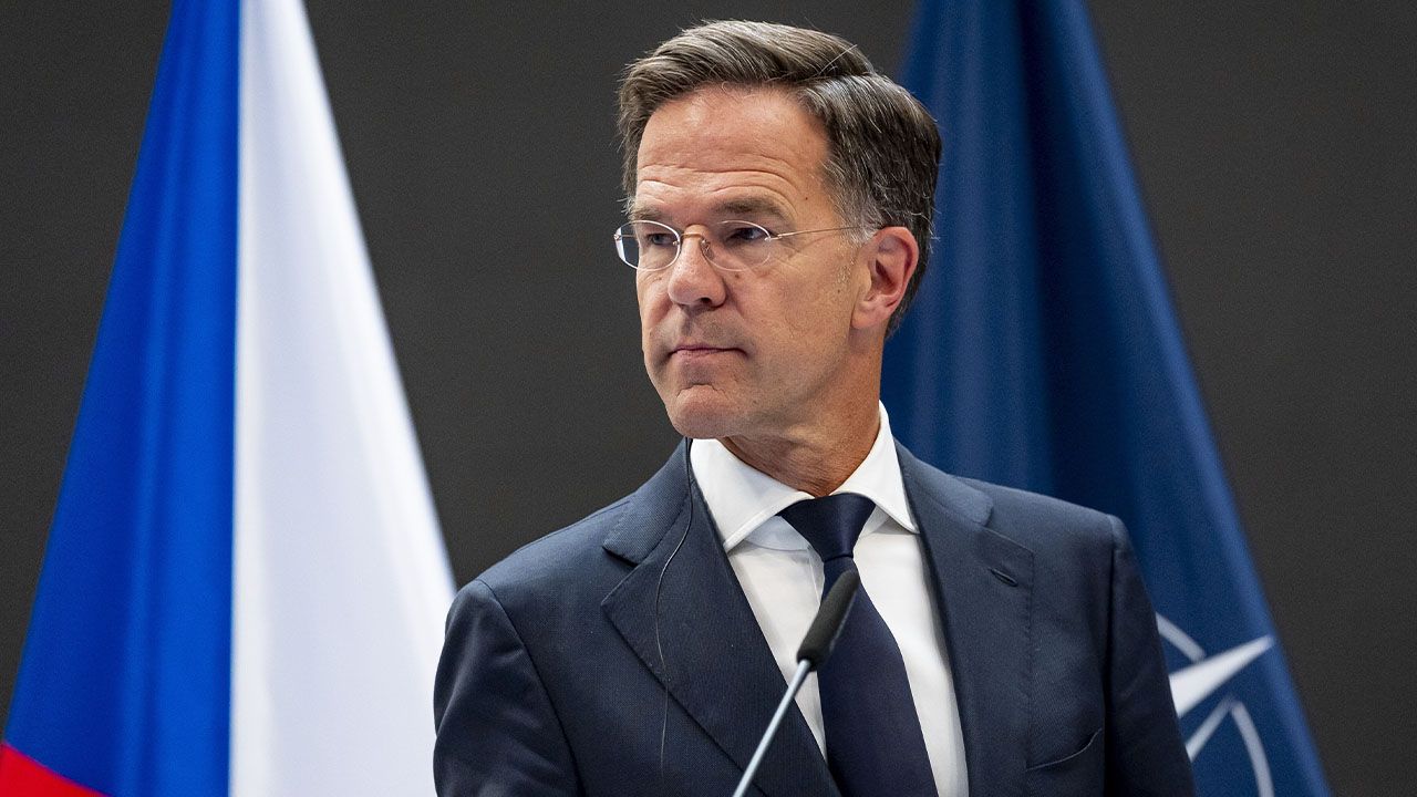 Naszym celem jest ochrona wszystkich sojusznik&oacute;w NATO przed wszelkimi zagrożeniami. Obrona flanki wschodniej jest najwyższej rangi sprawą &ndash; podkreślił sekretarz generalny NATO Mark...
