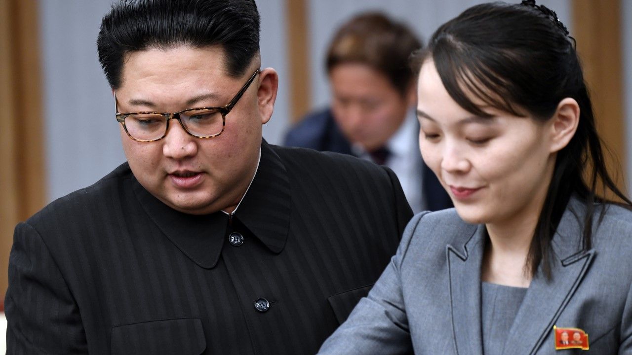 Przywódca Korei Północnej Kim Dzong Un oraz jego siostra Kim Jo Dzong (fot. Korea Summit Press Pool/Getty Images)