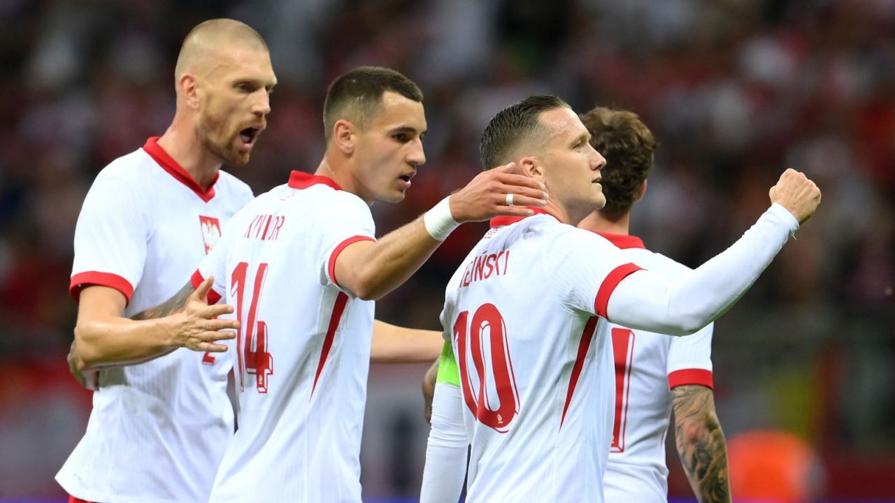 Wyjściowa jedenastka reprezentacji Polski przed meczem z Ukrainą (fot. PAP/Leszek Szymański)