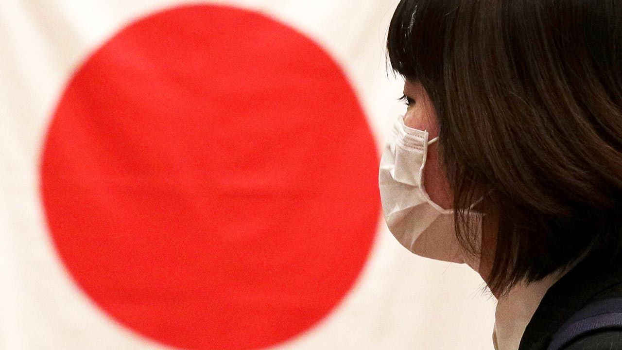 Nowy wariant przybył prawdopodobnie do Japonii z zagranicy (fot. Buddhika Weerasinghe/Getty Images) Nowy wariant przybył prawdopodobnie do Japonii z zagranicy (fot. Buddhika Weerasinghe/Getty Images)