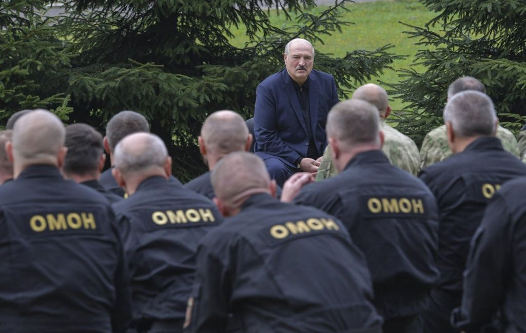 Аляксандр Лукашэнка на сустрэчы з байцамі АМАП (Фота: president.gov.by)