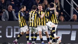 Kacper Kozłowski i spółka zrzucają się, by pomóc Vitesse (fot. Getty)