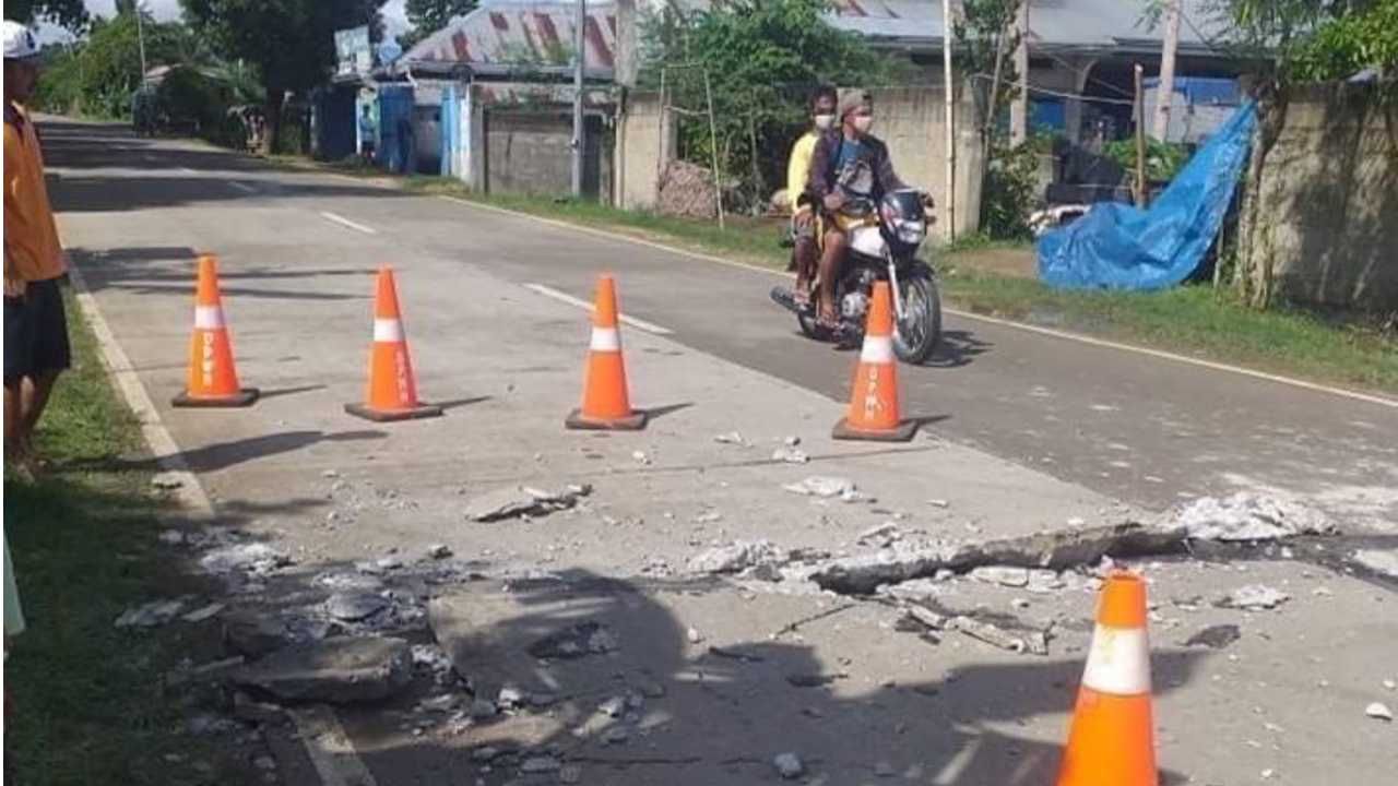 Trzęsienia ziemi regularnie nawiedzają Indonezję (fot. PAP/EPA/JOHN MARK LALAGUNA/PRC/HANDOUT) Trzęsienia ziemi regularnie nawiedzają Indonezję (fot. PAP/EPA/JOHN MARK LALAGUNA/PRC/HANDOUT)
