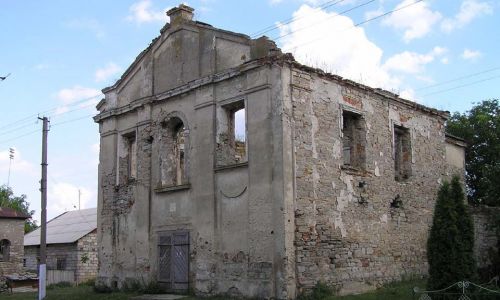Zrujnowany kościół (2005). Fot. Wikimedia Commons/Petro Vlasenko