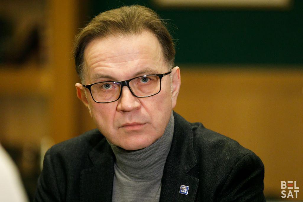 Намеснік дырэктара «Белсату» Аляксей Дзікавіцкі на сустрэчы са Святланаю Ціханоўскаю падчас ейнага візіту ў Варшаву. Варшава. 8 студзеня 2024 года. (Фота: Таццяна Верамеева / Белсат)