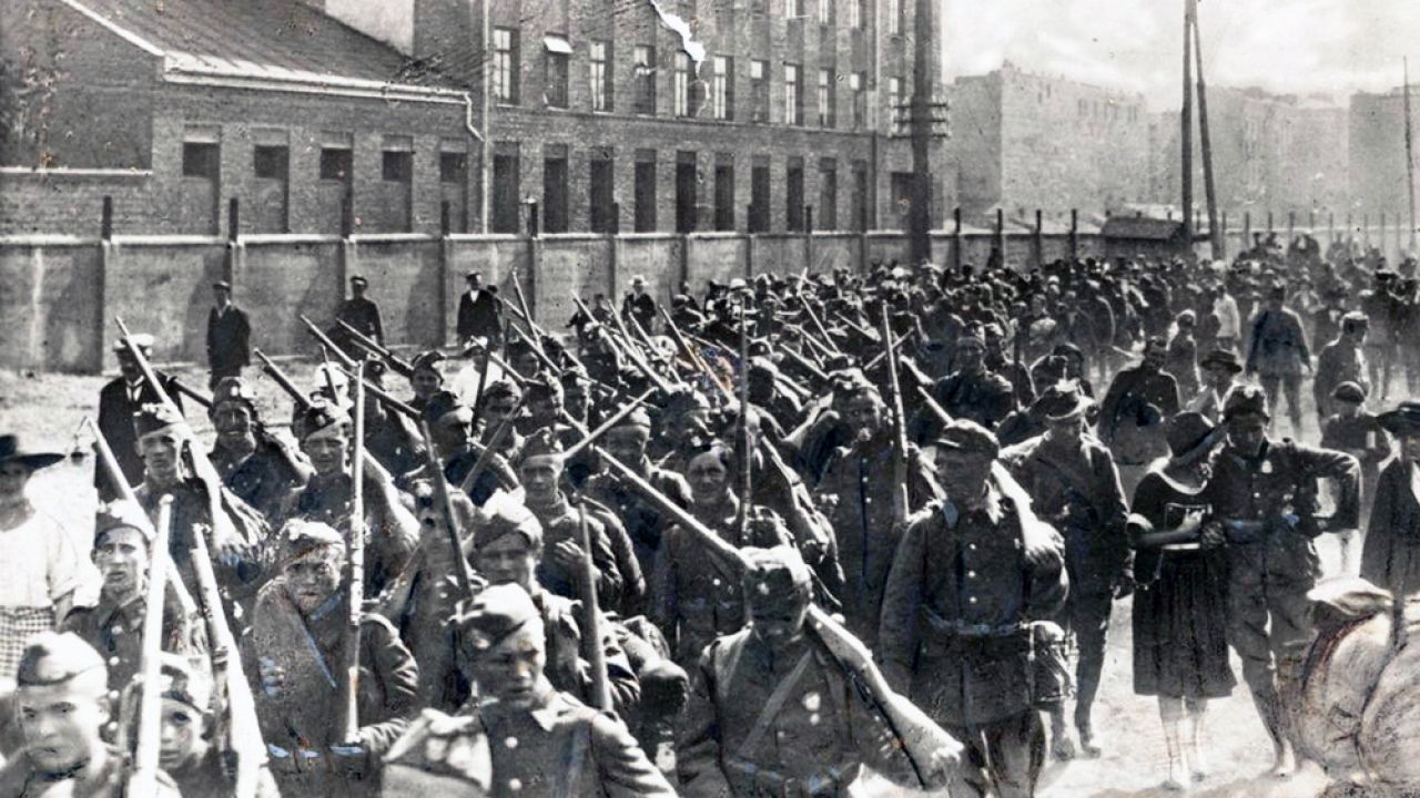 Piechota polska w marszu na front przed bitwą (fot. wikipedia.org/ Centralne Archiwum Wojskowe) Piechota polska w marszu na front przed bitwą (fot. wikipedia.org/ Centralne Archiwum Wojskowe)