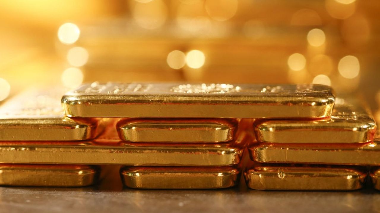 Dostępne od ręki fizyczne złoto w formie sztabek czy monet jest jeszcze droższe (fot. Michaela Handrek-Rehle/Bloomberg via Getty Images)
